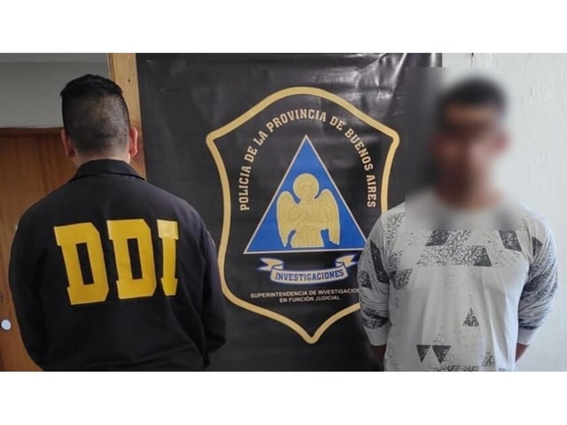 Este es el individuo que resultó aprehendido por los investigadores policiales.