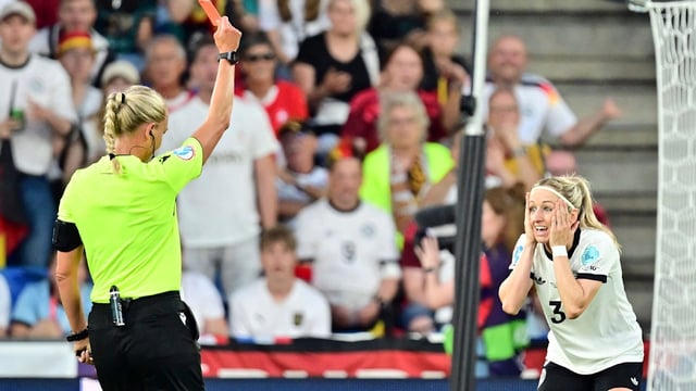Die Nationalspielerin über ihren Wechsel zu Chicago Red Stars und die haarige Rot-Szene.