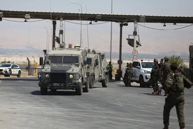 Las fuerzas de seguridad israelíes cerca del puente Allenby. Foto: EFE/EPA/Jamal Awwad