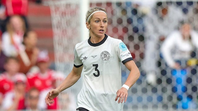 Nationalspielerin Kathy Hendrich spricht über Hassnachrichten nach ihrer Roten Karte bei der EM.