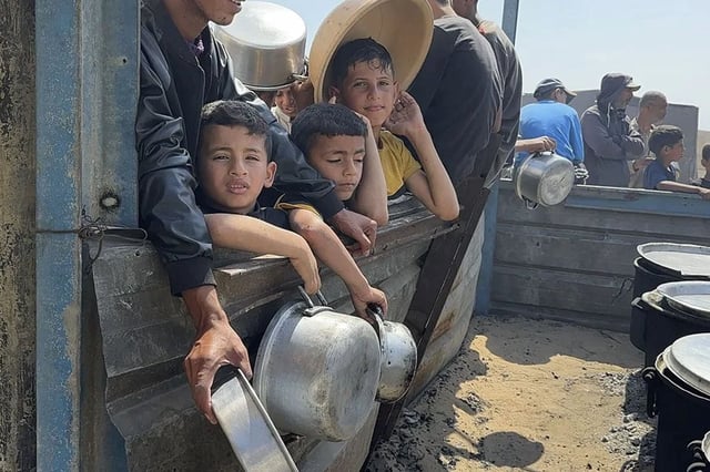 Refugiados en el campo de Jan Yunis. Foto: EFE/ Ahmad Awad