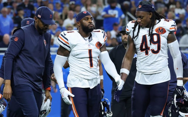Bears cornerback Jaylon Johnson (1) is helped off the field after a play in the second quarter against the Lions at Ford Field on Sept. 14, 2025, in Detroit. (John J. Kim/Chicago Tribune)