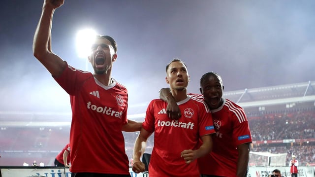 Nürnberg bejubelt Tor zum 1:0 gegen Bochum