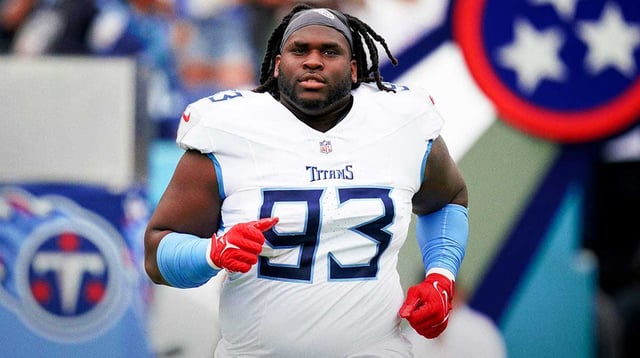 Tennessee Titans defensive tackle T'Vondre Sweat heads to the field before a game against the New York Jets at Nissan Stadium in Nashville, Tenn., Sunday, Sept. 15, 2024. © Andrew Nelles / The Tennessean / USA TODAY NETWORK via Imagn Images