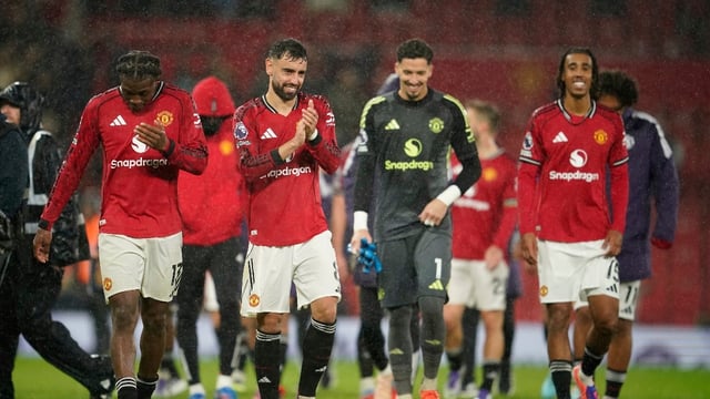 Manchester United breathe life into stuttering season with Chelsea victory (AP Photo)