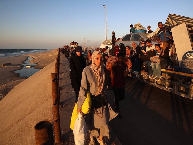 La ofensiva israelí en Ciudad de Gaza deja cientos de miles de palestinos atrapados, sin dinero ni opciones de huir, en una crisis humanitaria extrema.