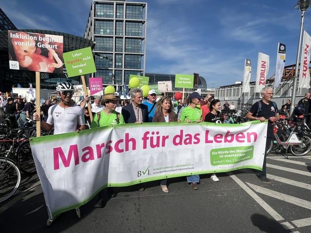Der Marsch für das Leben in Berlin: Nach Angaben der Veranstalter waren bis zu 5.000 Menschen beim großen Protest gegen Abtreibung. (Themenbild)