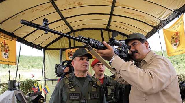 Tras convocar miles de civiles en cuarteles la semana pasada, Nicolás Maduro ordenó este fin de semana que los militares se desplazaran a los barrios. Foto: Difusión.