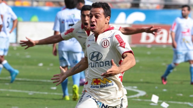 Diego Guastavino celebrando su gol de tiro libre ante Real Garcilaso en la final del 2013
