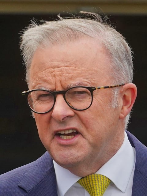 MELBOURNE AUSTRALIA - NewsWire Photos SEPTEMBER 19, 2025: Prime Minister, Anthony Albanese gives a press conference in Narre Warren. NewsWire / Luis Enrique Ascui