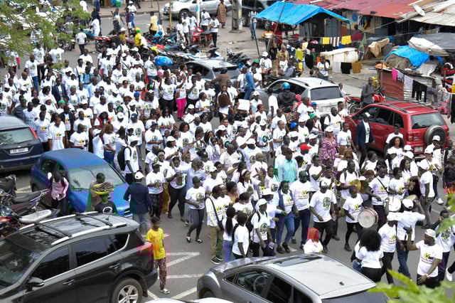 Citizens hold signs as they take part in a rally during the awareness campaign for the upcoming September 21 referendum on a new constitution, in Conakry, Guinea September 16, 2025. The signs read "I vote yes". REUTERS/Souleymane Camara/File Photo