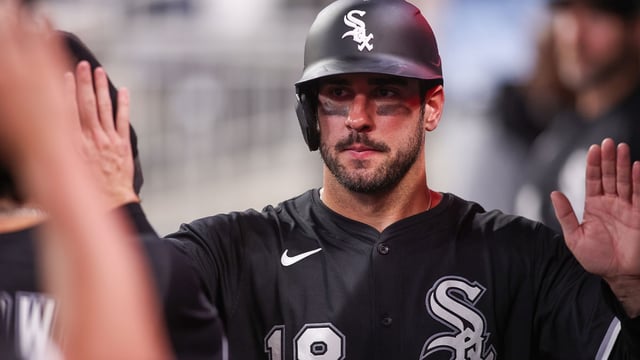 Aug 18, 2025; Atlanta, Georgia, USA; Chicago White Sox right fielder Mike Tauchman (18) celebrates with teammates after scoring a run against the Atlanta Braves in the fourth inning at Truist Park. Mandatory Credit: Brett Davis-Imagn Images