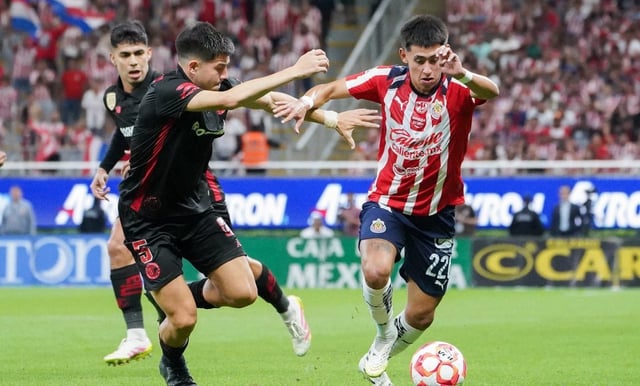 Cae Chivas como local por goleada de 3-0 ante Toluca