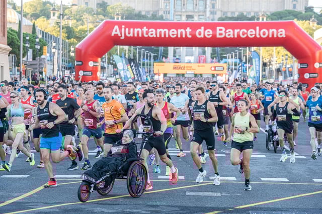 Salida de la Cursa de la Mercè, una de las pruebas decanas de los 10 kilómetros urbanos de Barcelona