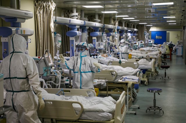 Medical workers in protective suits attend to COVID-19 patients at the intensive care unit (ICU) of a designated hospital during the coronavirus disease (COVID-19) outbreak in Wuhan, Hubei province, China, February 6, 2020. China Daily via REUTERS/File Photo     ATTENTION EDITORS - THIS IMAGE WAS PROVIDED BY A THIRD PARTY. CHINA OUT/File Photo