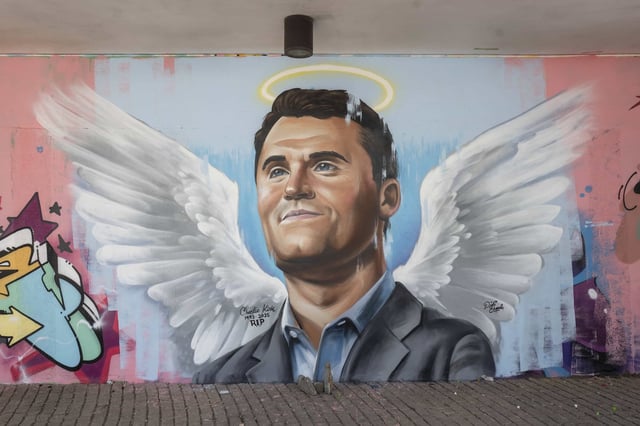 Fresque en l'honneur de Charlie Kirk.
