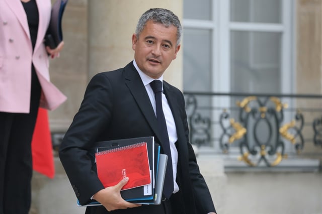Le ministre de la Justice français Gérald Darmanin quitte le Palais de l'Élysée à Paris après une réunion hebdomadaire du cabinet, le 3 septembre 2025