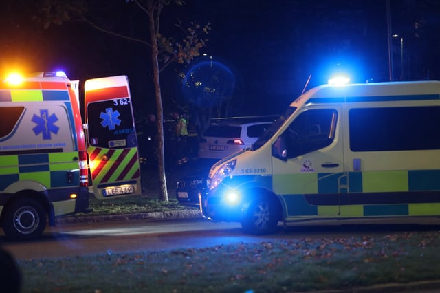 Ein Wagen des schwedischen Rettungsdienstes bei einem Einsatz (Archivbild).