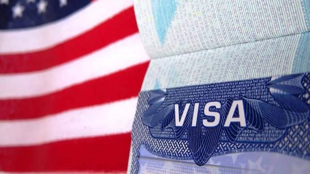 According to the Customs officer, he clarified that they had organized a two-week vacation that would include visits to New York and Las Vegas after returning from Los Angeles. 