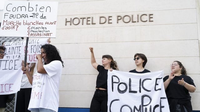 Des manifestants lors d'une marche blanche réclamant justice pour Inès Mecellem, tuée par son ex-compagnon, à Poitiers (Vienne), le 20 septembre 2025.