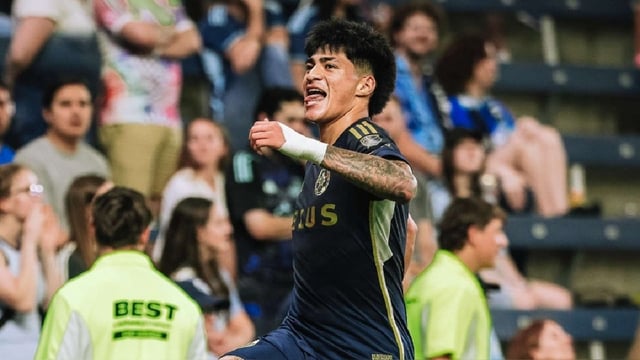 Kenji Cabrera celebra en la MLS.