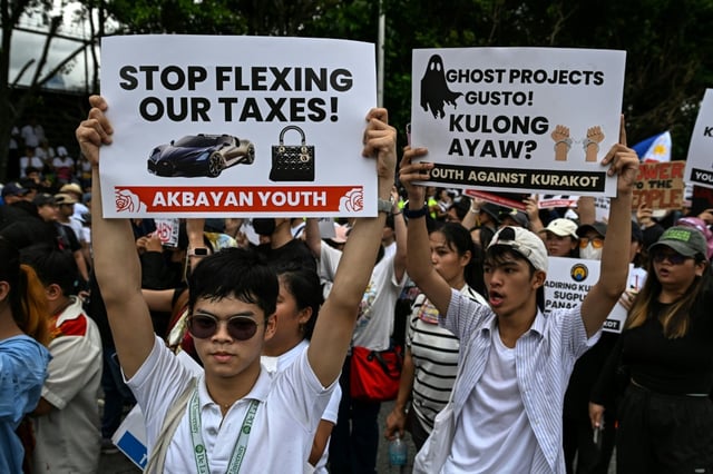 Des manifestants contre un scandale de corruption autour d'infrastructures "fantômes" aux Philipppines, à Manille le 21 septembre 2025