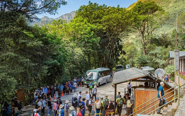 Tras el fin de su concesión, Municipalidad de Urubamba había dispuesto que buses locales reemplazarán a la flota de Consettur en el traslado de Machu Picchu Pueblo hacia la ciudadela y viceversa. Foto: Consettur Machupicchu