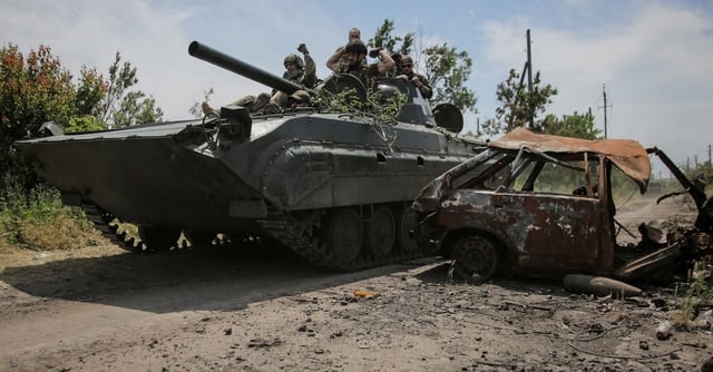 Ukrainian service members ride a BMP-1 infantry fighting vehicle, amid Russia's attack on Ukraine, near the front line in the newly liberated village Neskuchne in Donetsk region, Ukraine June 13, 2023. REUTERS/Oleksandr Ratushniak