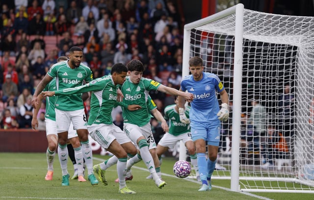 Soccer Football - Premier League - AFC Bournemouth v Newcastle United - Vitality Stadium, Bournemouth, Britain - September 21, 2025 Newcastle United's William Osula and Tino Livramento in action Action Images via Reuters/Andrew Couldridge