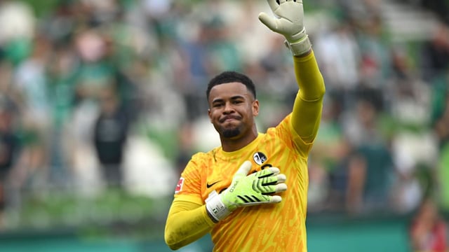 Beim Sieg in Bremen schnappt sich Freiburgs Keeper eine Bestmarke.