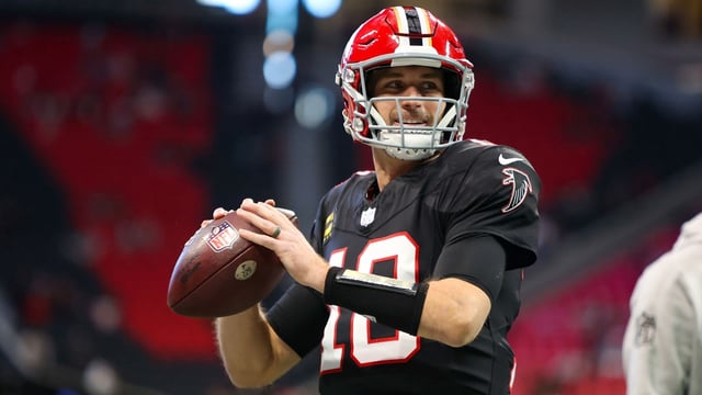Dec 22, 2024; Atlanta, Georgia, USA; Atlanta Falcons quarterback Kirk Cousins (18) prepares for a game against the New York Giants at Mercedes-Benz Stadium. Mandatory Credit: Brett Davis-Imagn Images