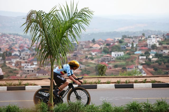 Le Belge Remco Evenepoel lors du contre-la-montre individuel des Mondiaux de cyclisme sur route, à Kigali, le 21 septembre 2025