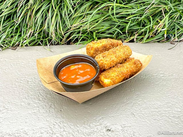 Curry-Spiced Crispy Cheese with Mango-Curry Ketchup