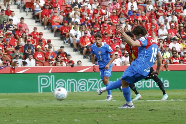 Julián Álvarez falla el penalti del que dispuso el Atlético ante el Mallorca