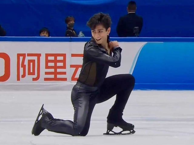 Donovan Carrillo patinando en Beijing.
