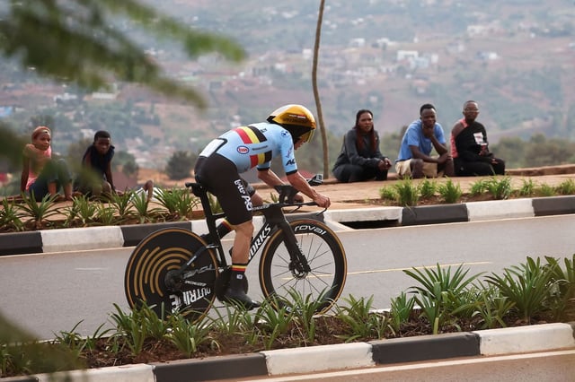 Remco Evenepoel lors de l'épreuve de contre-la-montre des mondiaux de cyclisme, ce 21 septembre à Kigali (Rwanda).