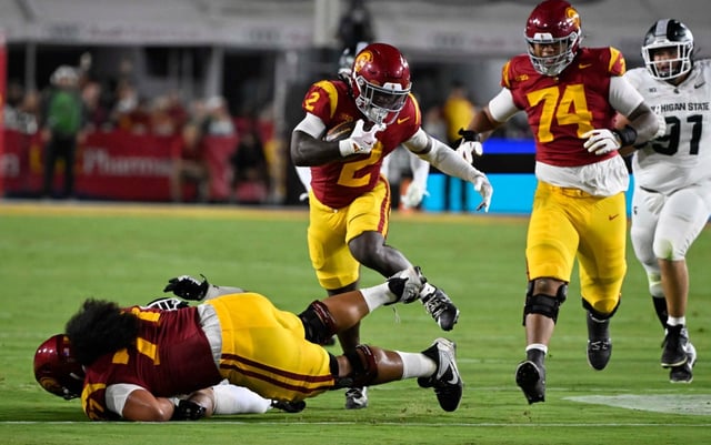 Running back Waymond Jordan #2 of the USC Trojans runs for first down against the Michigan State Spartans in the first half of a NCAA football game at the Los Angeles Memorial Coliseum in Los Angeles on Saturday, Sept. 20, 2025. (Photo by Keith Birmingham, Pasadena Star-News/ SCNG)