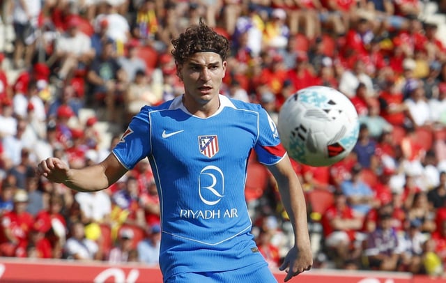 Atletico Madrid's Argentinian forward #19 Julian Alvarez eyes the ball during the Spanish League football match between Real Mallorca and Atletico Madrid's at the Son Moix stadium in Palma de Mallorca on September 21, 2025. (Photo by JAIME REINA / AFP)