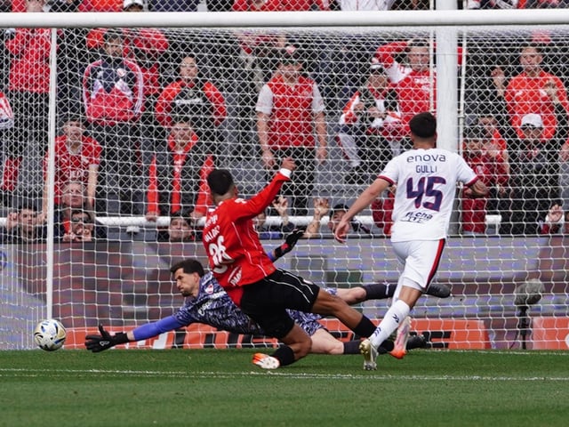 El gol de Facundo Gulli para San Lorenzo ante Independiente. Foto: Marcelo Carroll - CLARIN