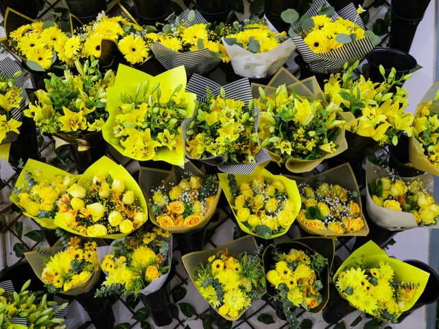 Las florerias de la zona centro de Mexicali, se encuentran listas para recibir a sus clientes que vengan por sus flores amarillas en este dia. l Foto: Javier Gallegos