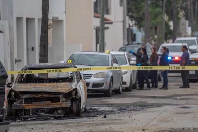 Incendiaron vehículos oficiales en dos puntos de la ciudad. Foto: Border Zoom