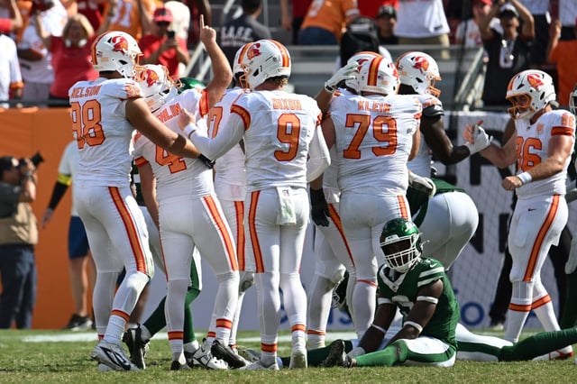 Tampa Bay Buccaneers kicker Chase McLaughlin (4) gestures after kicking a field goal to win the game during the end of the second half at an NFL football game against the New York Jets Sunday, Sept. 21, 2025, in Tampa, Fla. (AP Photo/Jason Behnken)