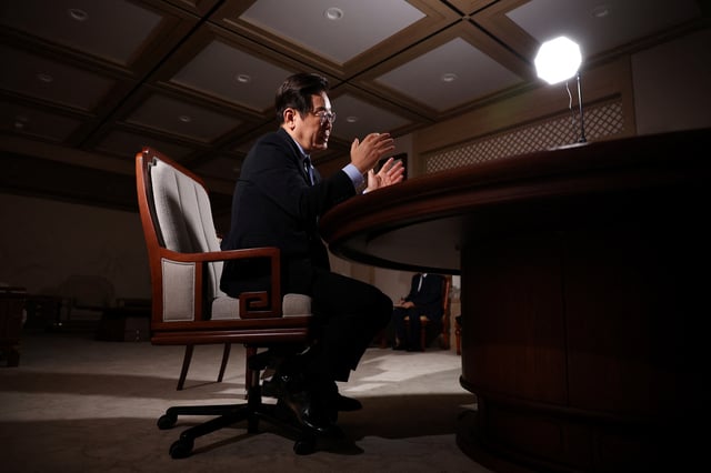 South Korean President Lee Jae Myung pauses as he answers a reporter's question during an interview with Reuters at the Presidential Office in Seoul, South Korea, September 19, 2025.   REUTERS/Kim Hong-Ji