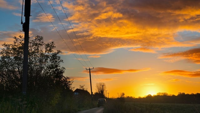 A sunrise over Abingdon, Oxfordshire. Atmospheric refraction means that we can see the Sun rising a few minutes before it actually does