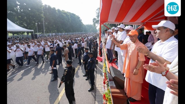 Chief minister Yogi Adityanath flags off NaMo Yuva Marathon from his official residence in Lucknow on Sunday. (HT)