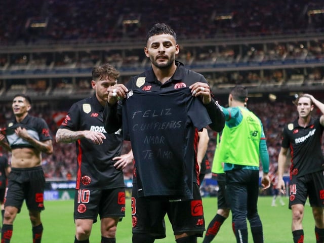 Alexis Vega le dejó un recuerdo a su exequipo.
