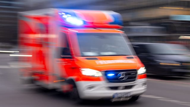 Im Landkreis Ravensburg erfasste ein Streifenwagen ein Kind mit seinem Laufrad.