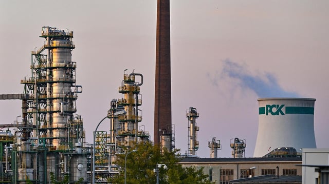 Anlagen zur Rohölverarbeitung auf dem Gelände der PCK-Raffinerie GmbH in Brandenburg.