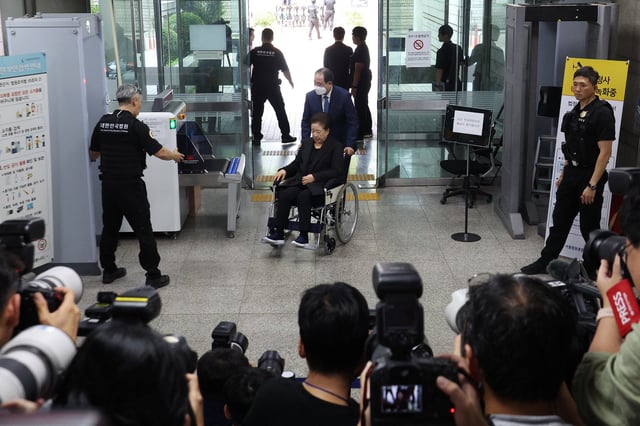 Han Hak-ja, the leader of the Unification Church, arrives at a court to attend a hearing to review her arrest warrant requested by special prosecutors in Seoul, South Korea, September 22, 2025.   REUTERS/Kim Hong-Ji