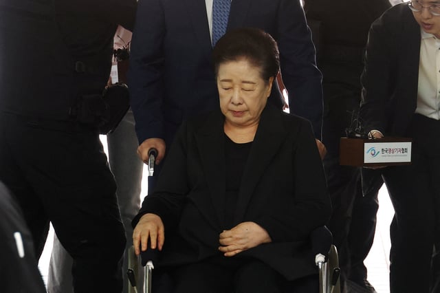 Han Hak-ja, the leader of the Unification Church, arrives at a court to attend a hearing to review her arrest warrant requested by special prosecutors in Seoul, South Korea, September 22, 2025.   REUTERS/Kim Hong-Ji